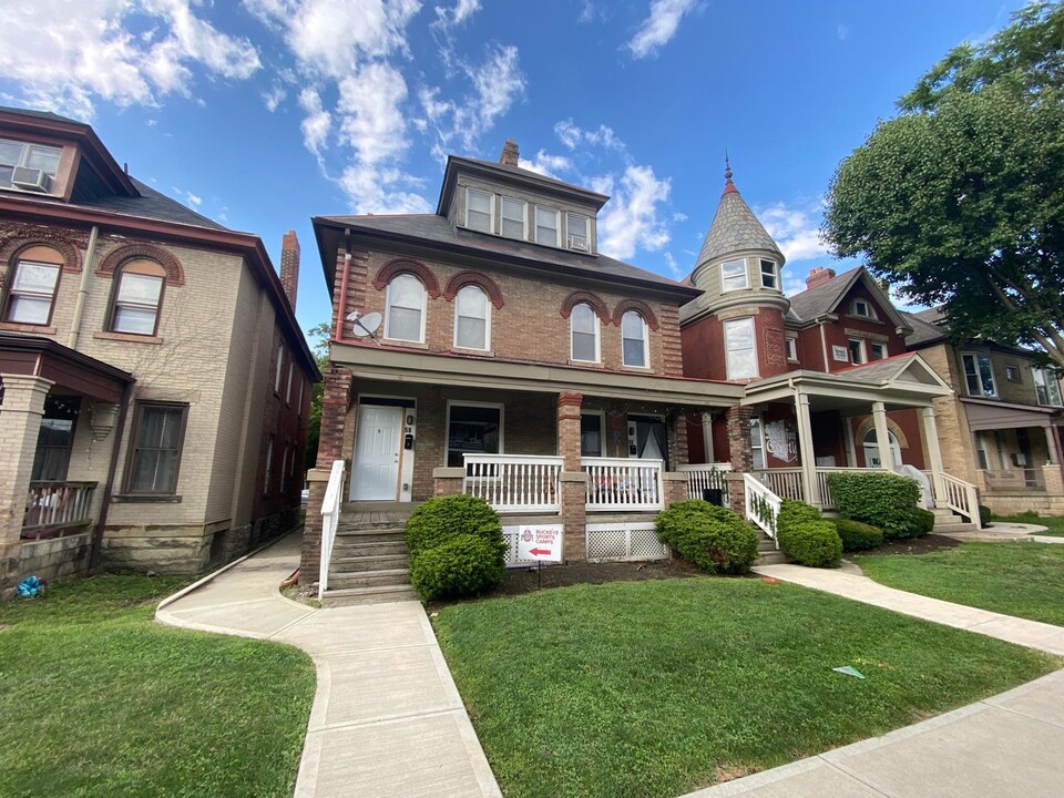 56-58-58 W 10th Ave in Columbus, OH - Foto de edificio
