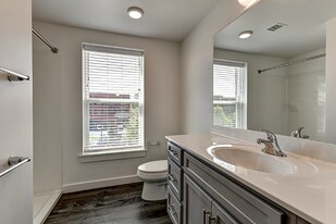 550 New Holland Ave, Unit 105 in Lancaster, PA - Building Photo