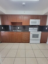 2005 Sans Souci Blvd, Unit 303 in North Miami, FL - Foto de edificio - Building Photo