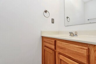 2712 N Valley Ct in Charlotte, NC - Building Photo - Building Photo