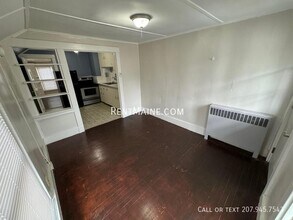 145 Essex St, Unit C in Bangor, ME - Foto de edificio - Building Photo
