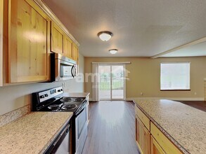 2522 Char Cir NW in Salem, OR - Foto de edificio - Building Photo