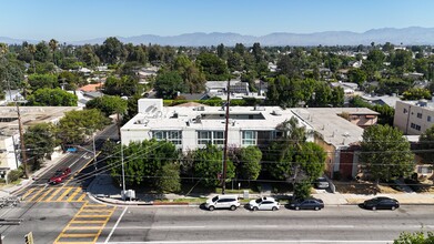 13059 Oxnard St in Van Nuys, CA - Building Photo - Primary Photo