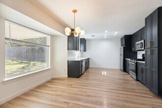 807 Cedar Glen in Austin, TX - Building Photo - Building Photo