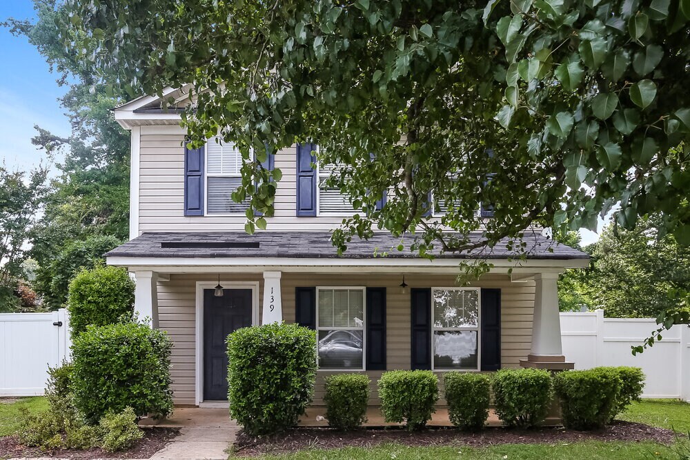 139 Peterborough Dr in Mooresville, NC - Foto de edificio