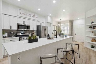 Zone Luxe Apartments in Glendale, AZ - Building Photo