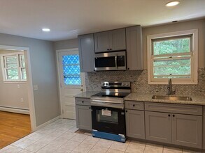 40 Greenfield Dr in South Windsor, CT - Building Photo - Building Photo
