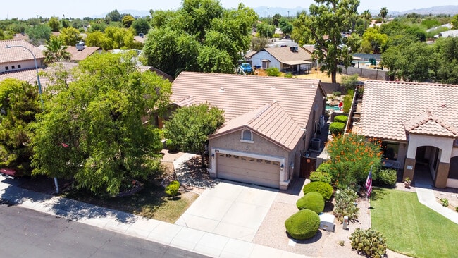 142 N Pineview Dr in Chandler, AZ - Building Photo - Building Photo