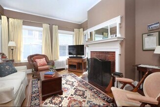 67 Francis St in Brookline, MA - Building Photo - Building Photo