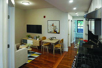 108 Willow St, Unit 114-03 in Cambridge, MA - Foto de edificio - Building Photo