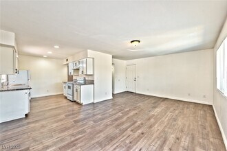 29 Gold Bar Ct in Las Vegas, NV - Building Photo - Building Photo