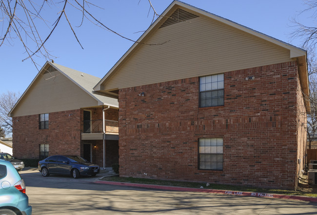 Remington Place in Denton, TX - Building Photo - Building Photo