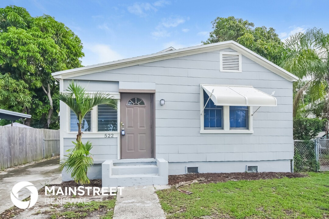 522 Worthmore Dr in Lake Worth, FL - Building Photo