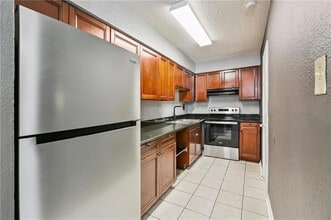 241 Helen St in Terrytown, LA - Foto de edificio - Building Photo