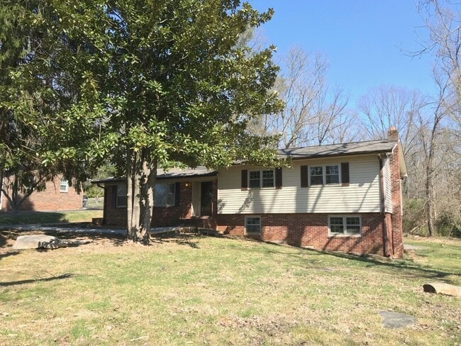 property at 975 Melrose Dr