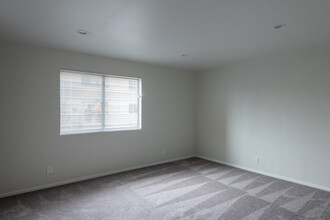 Outrigger Apartments in Alameda, CA - Building Photo - Interior Photo