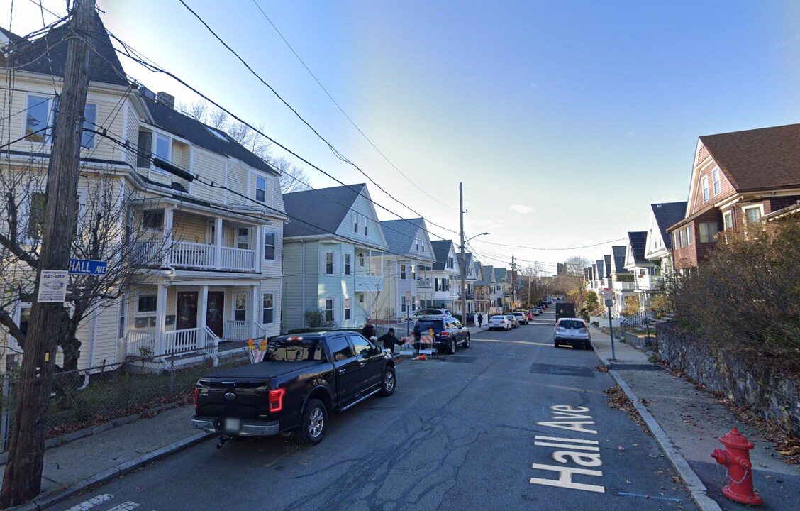 73 Hall Ave, Unit 1 in Somerville, MA - Foto de edificio