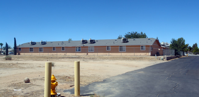 13583 Algonquin Rd in Apple Valley, CA - Building Photo - Building Photo