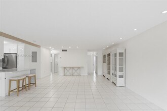 8105 SW 81st Ct in Miami, FL - Building Photo - Building Photo