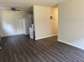 12940-12118 118 Ave NW in Edmonton, AB - Building Photo