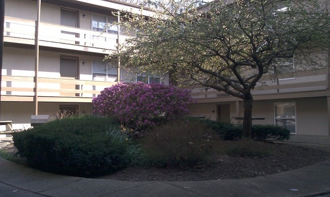 Landis OSU Campus Apartments in Columbus, OH - Foto de edificio - Building Photo