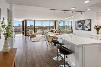 4267 Marina City Dr in Marina Del Rey, CA - Building Photo - Building Photo