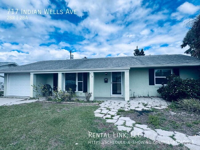 717 Indian Wells Ave in Sun City Center, FL - Building Photo - Building Photo