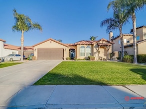 230 Solecita Way in Bakersfield, CA - Building Photo - Building Photo
