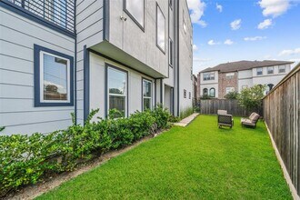 1318 Reinerman St in Houston, TX - Building Photo - Building Photo