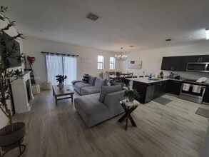 15520 SW 136th St in Miami, FL - Building Photo - Building Photo