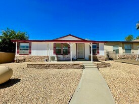 23686 Lodge Dr in Canyon Lake, CA - Building Photo