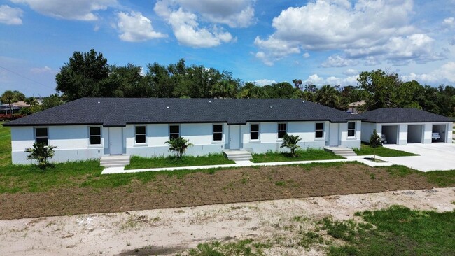 260 Rotonda Blvd W in Rotonda West, FL - Building Photo - Building Photo