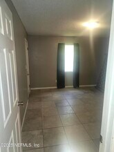 8635 Mc Glothlin St in Jacksonville, FL - Building Photo - Building Photo