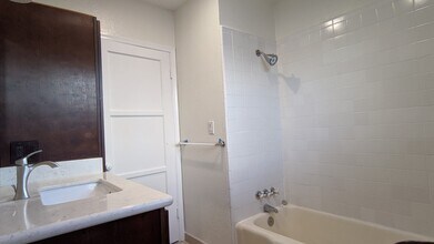 2455 W 233rd St in Torrance, CA - Foto de edificio - Building Photo