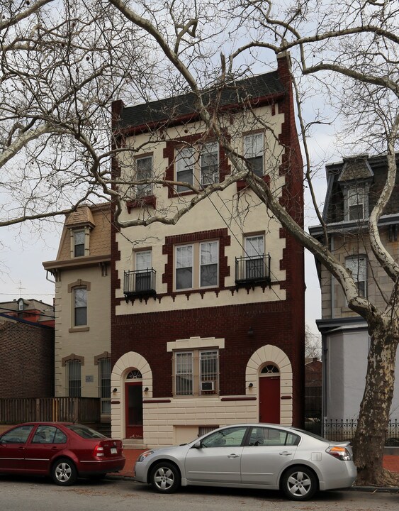 205 S 42nd St in Philadelphia, PA - Building Photo