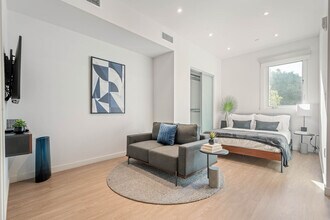 8820 Belford Ave in Los Angeles, CA - Building Photo - Building Photo