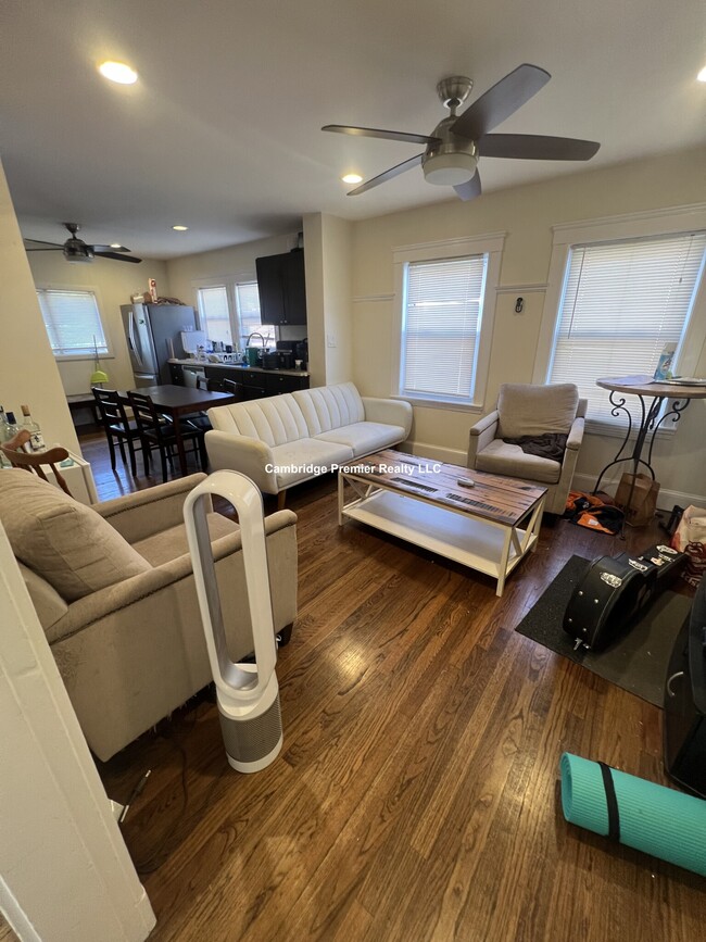 117 Burget Ave in Medford, MA - Building Photo - Building Photo