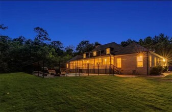 6043 Giles Rd in Lithonia, GA - Building Photo - Building Photo
