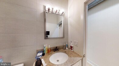 1305 Locust St in Philadelphia, PA - Building Photo - Building Photo