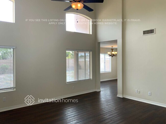 6887 W Via Del Sol Dr in Glendale, AZ - Building Photo - Building Photo