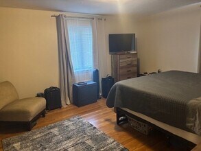 42 Hollis St, Unit #1 in Newton, MA - Building Photo - Building Photo