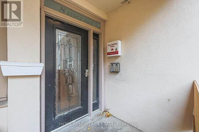 8-8 Ridge Hill Dr in Toronto, ON - Building Photo - Building Photo