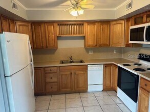 6090 Village Cir S in Orlando, FL - Building Photo - Building Photo