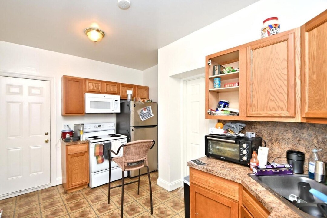 1707 W Montgomery Ave in Philadelphia, PA - Building Photo