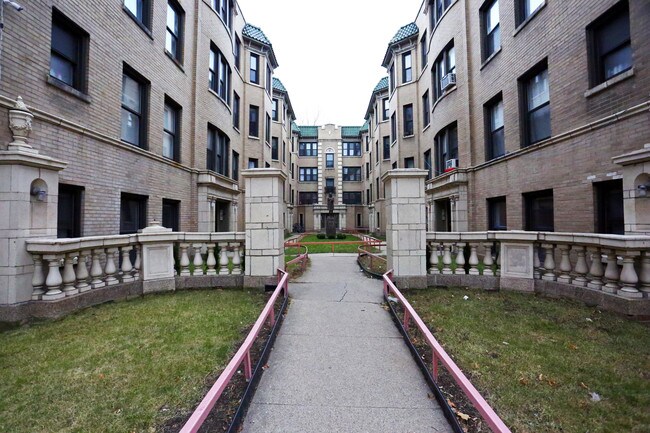 4034 N Ashland Ave in Chicago, IL - Foto de edificio - Building Photo
