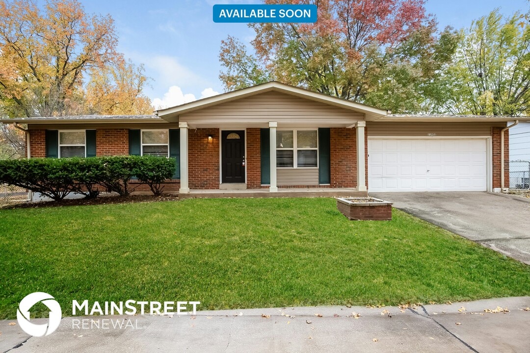 11952 San Andres Dr in St. Louis, MO - Building Photo