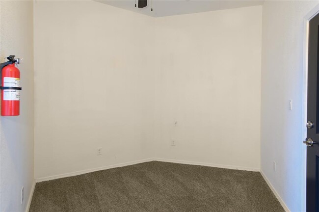4705 Lyons Ave in Houston, TX - Building Photo - Building Photo