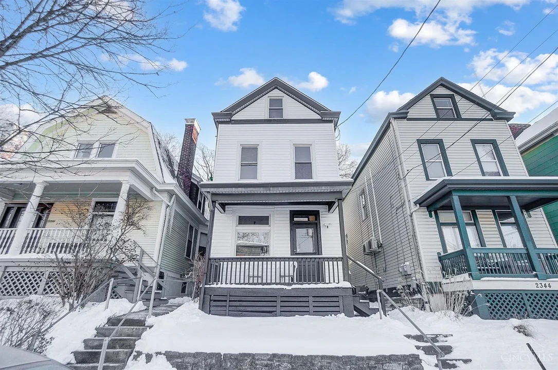 2346 Flora St, Unit 1 in Cincinnati, OH - Foto de edificio