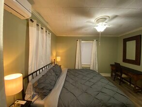 203 Cirus St in Franklin, LA - Foto de edificio - Building Photo