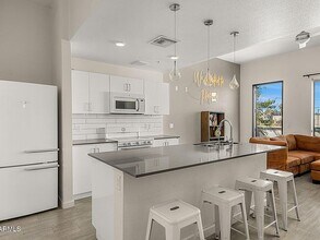 1130 N 2nd St, Unit 215 in Phoenix, AZ - Foto de edificio - Building Photo